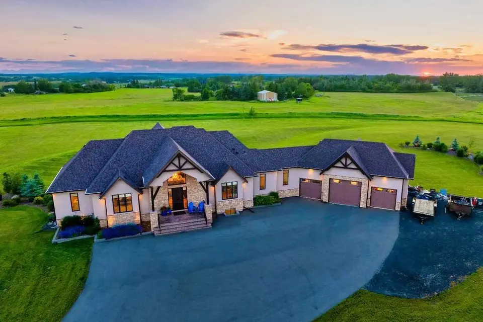 2 Sunset Ridge Drive, Rural Foothills County — Detached
